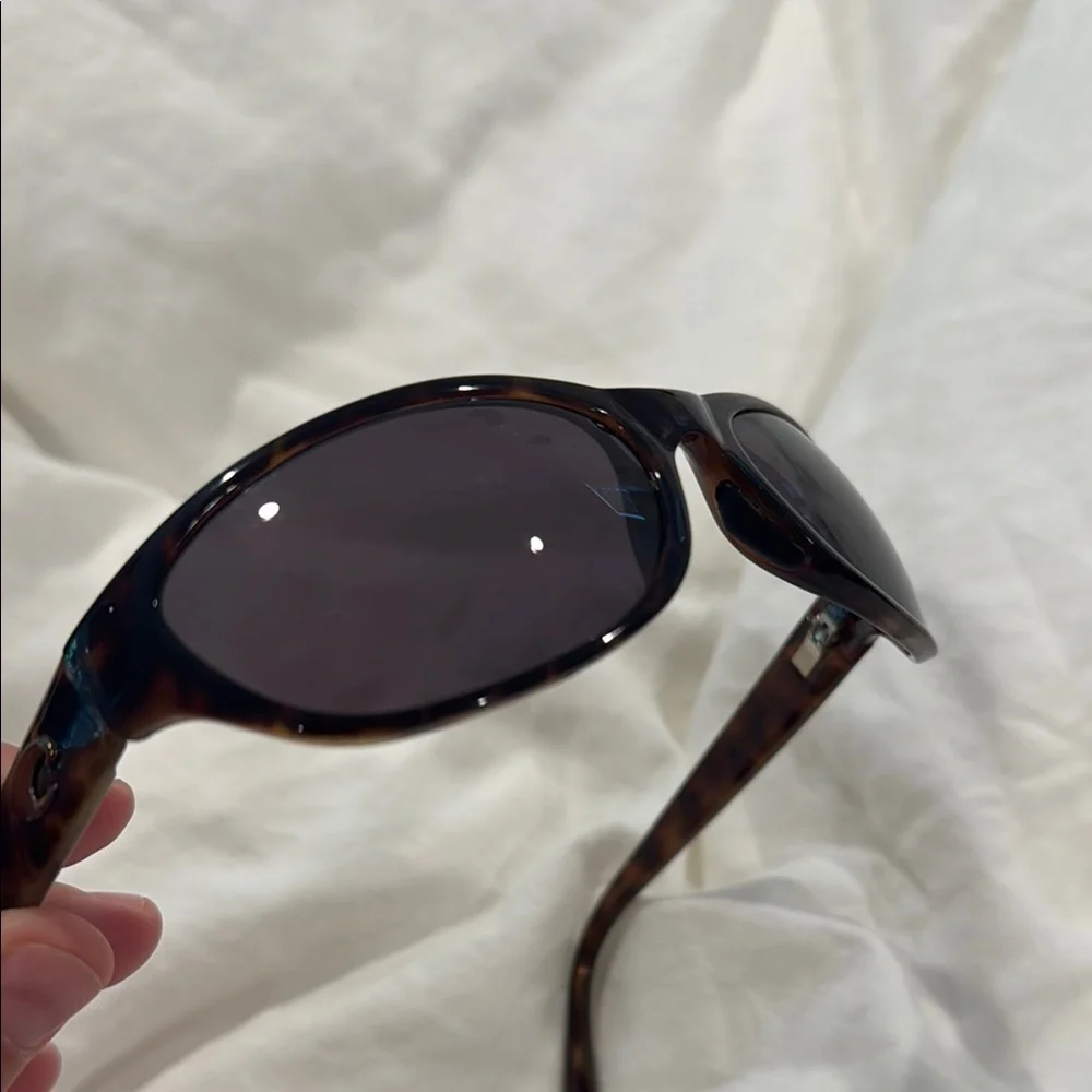 Costa Del Mar Stylish Tortoise Shell Sunglasses - Picture 5 of 7